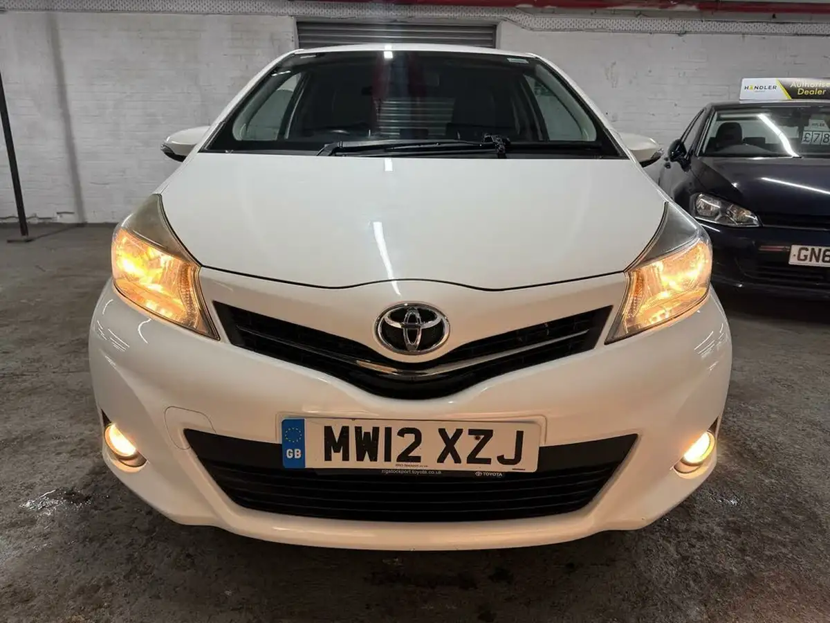 2012-toyota-yaris-133-trend-3d-big-47
