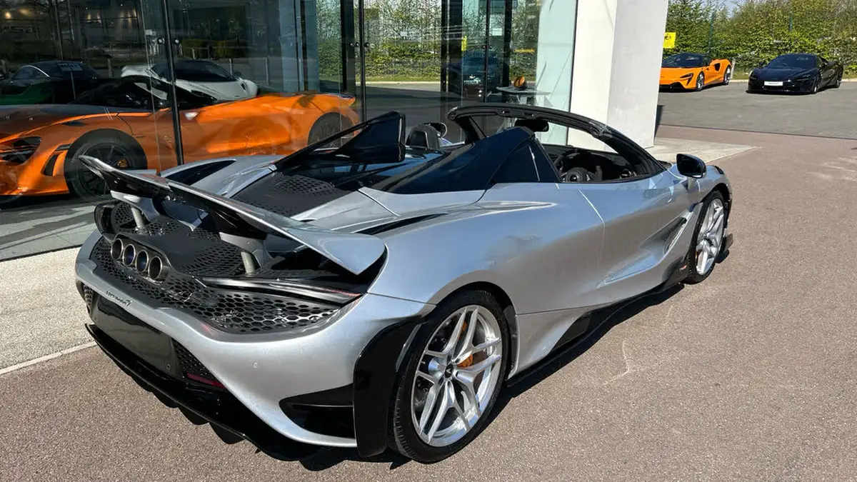 2022-mclaren-765lt-40-spider-big-21