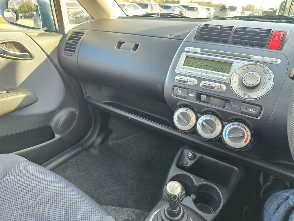 2007-honda-jazz-14-se-big-19
