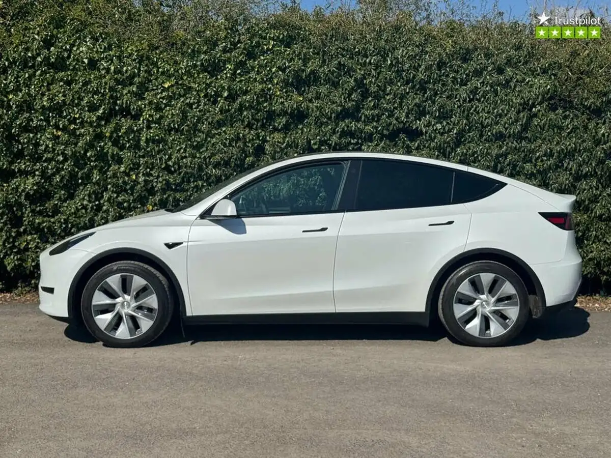 2023-tesla-model-y-e-rwd-big-33