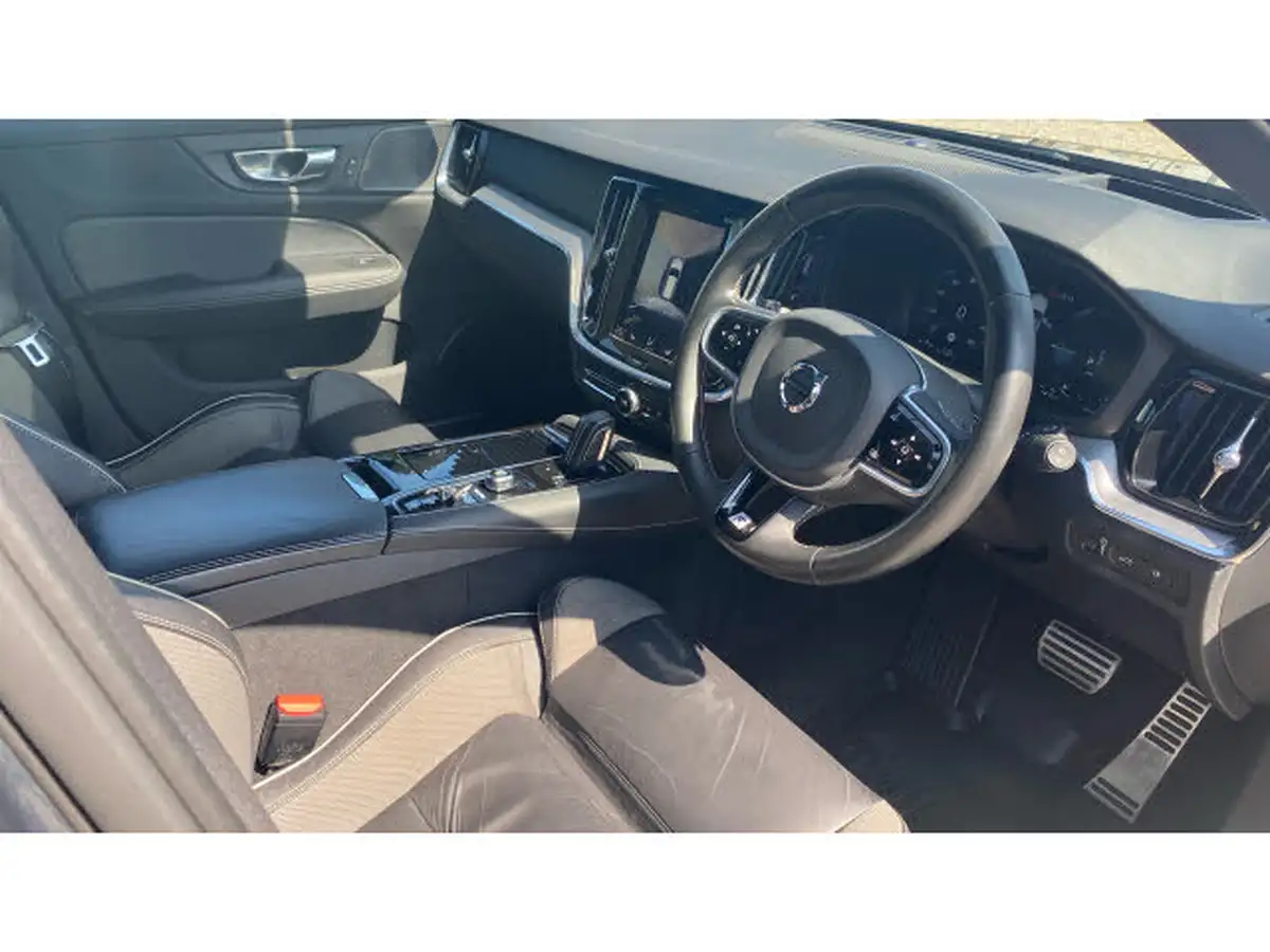 2020-volvo-v60-20-t8-r-design-plus-big-4