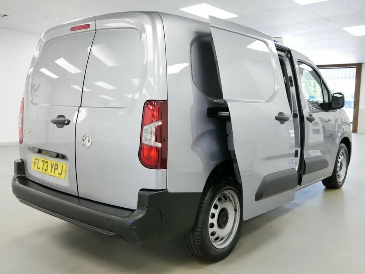 2023-vauxhall-combo-15cdti-prime-2300-100pseu6d-l2h1-panel-big-21