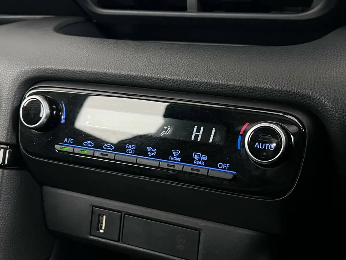 2021-toyota-yaris-15-vvt-i-icon-114bhp-hybrid-1490cc-e-cvt-big-26