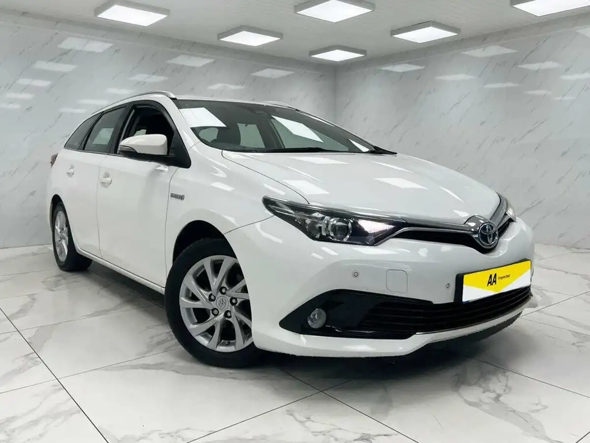 2017-toyota-auris-18-vvt-i-hsd-icon-tss-estate-big-1