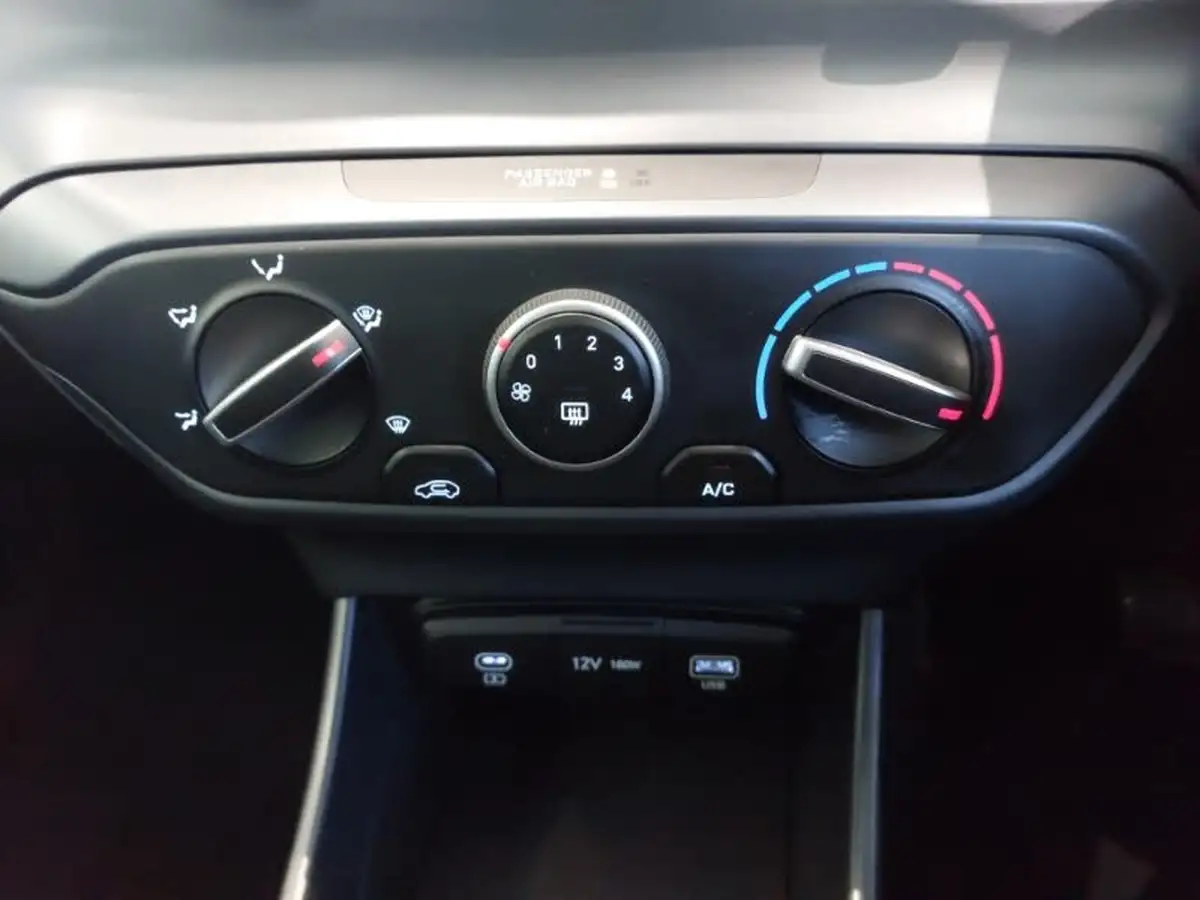 2024-hyundai-i20-10-t-gdi-advance-dct-big-17