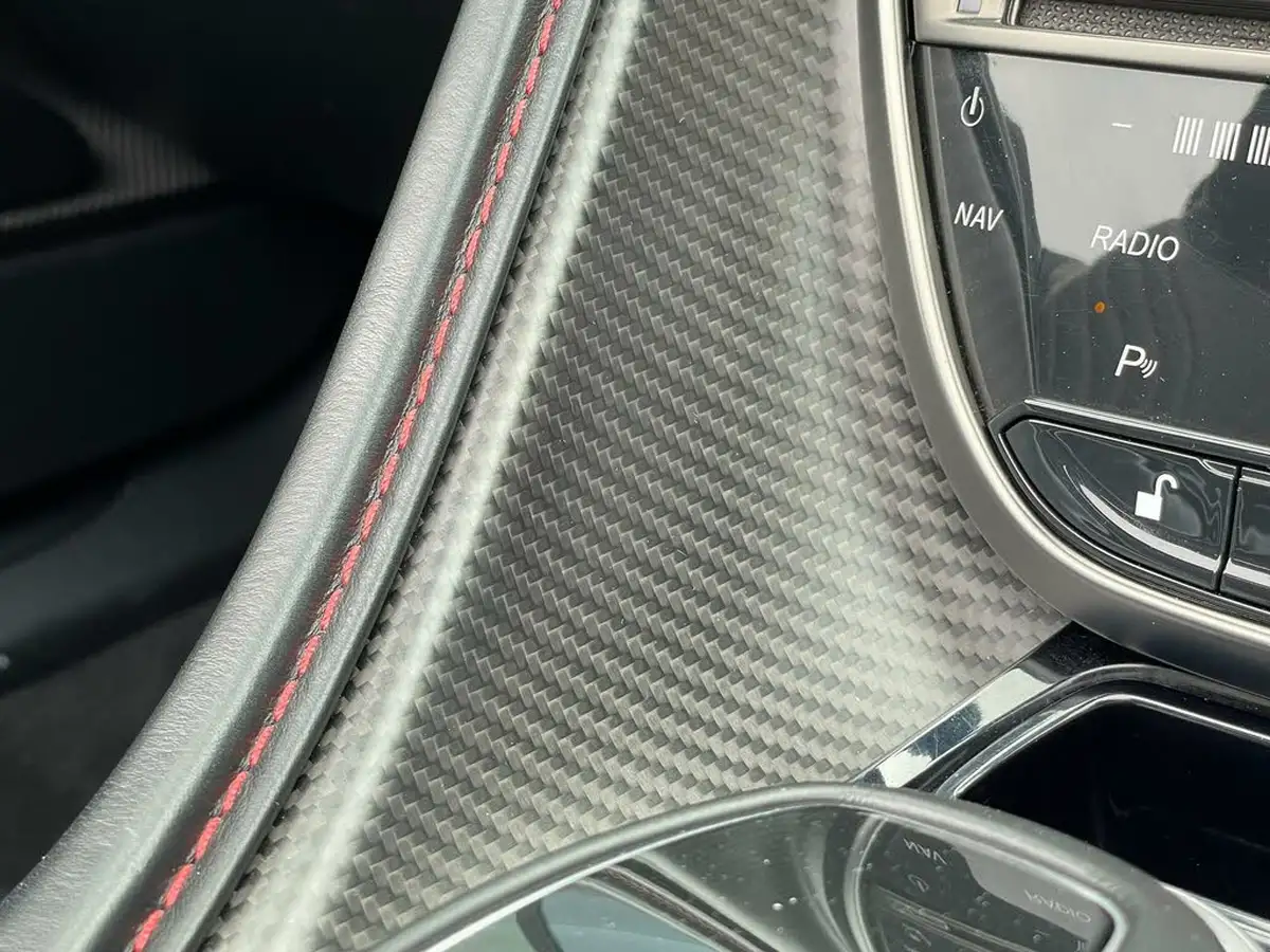 2019-aston-martin-db11-40-v8-big-50