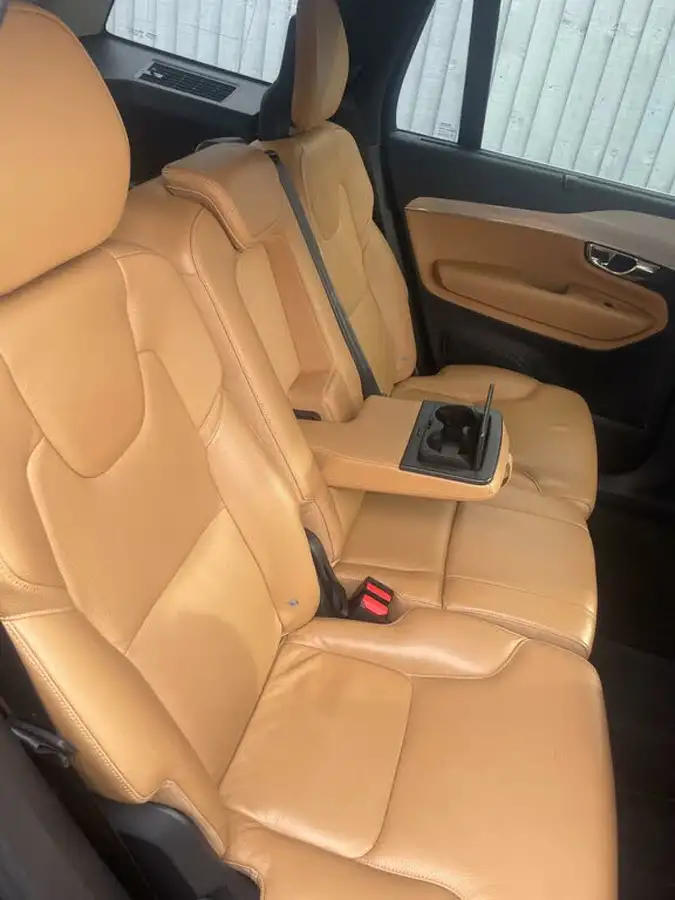 2015-volvo-xc90-20td-momentum-big-37