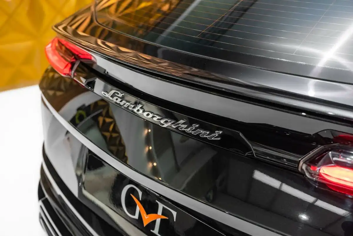 2021-lamborghini-urus-40-no-trim-big-31