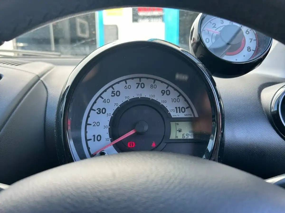 2014-toyota-aygo-10-move-style-5d-big-22