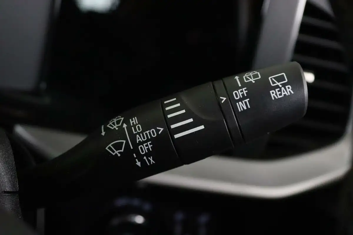 2022-vauxhall-mokka-e-se-premium-big-19