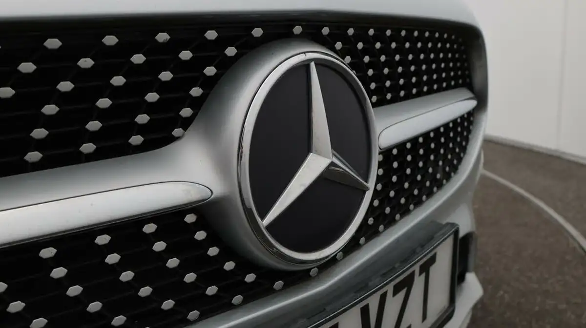 2021-mercedes-benz-a-class-13-a180-amg-line-hatchback-5d-7g-dct-big-22