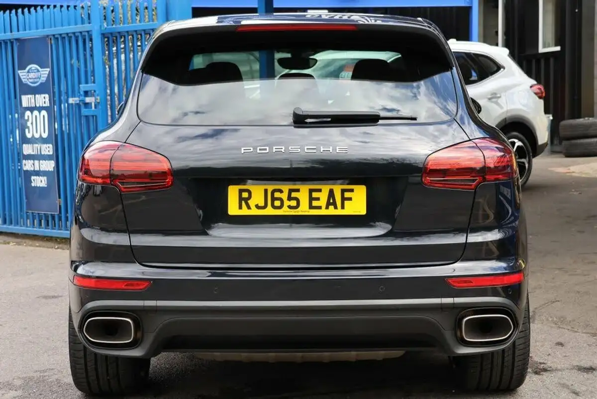2015-porsche-cayenne-30td-big-18