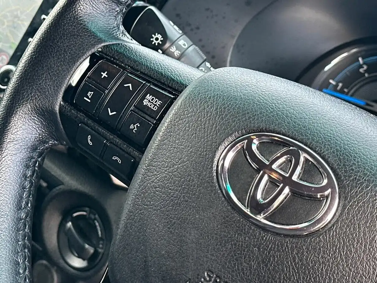 2023-toyota-hi-lux-28d-4d-invincible-x-2754cc-auto-big-17