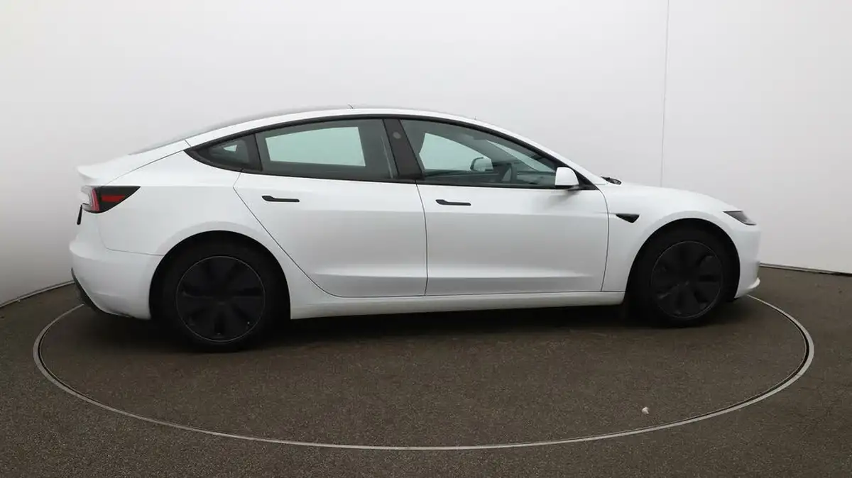 2024-tesla-model-3-e-rwd-big-41