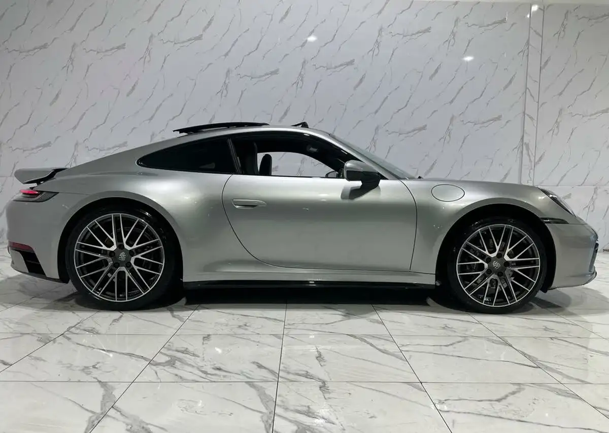 2022-porsche-911-30-carrera-4-coupe-big-18