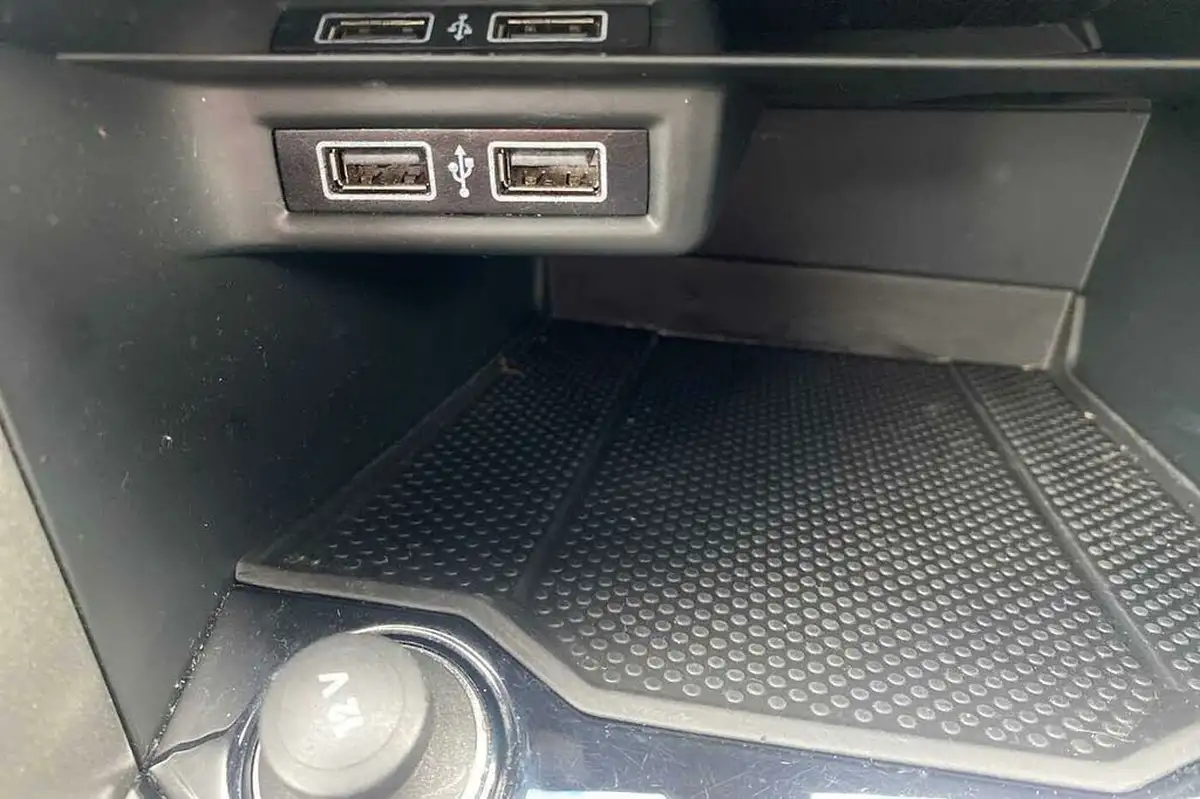 2020-volkswagen-t-roc-10-tsi-se-115ps-big-24