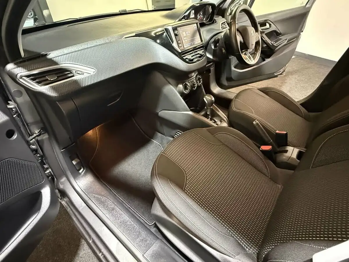 2017-peugeot-208-12-puretech-allure-110bhp-ss-5d-eat6-big-43