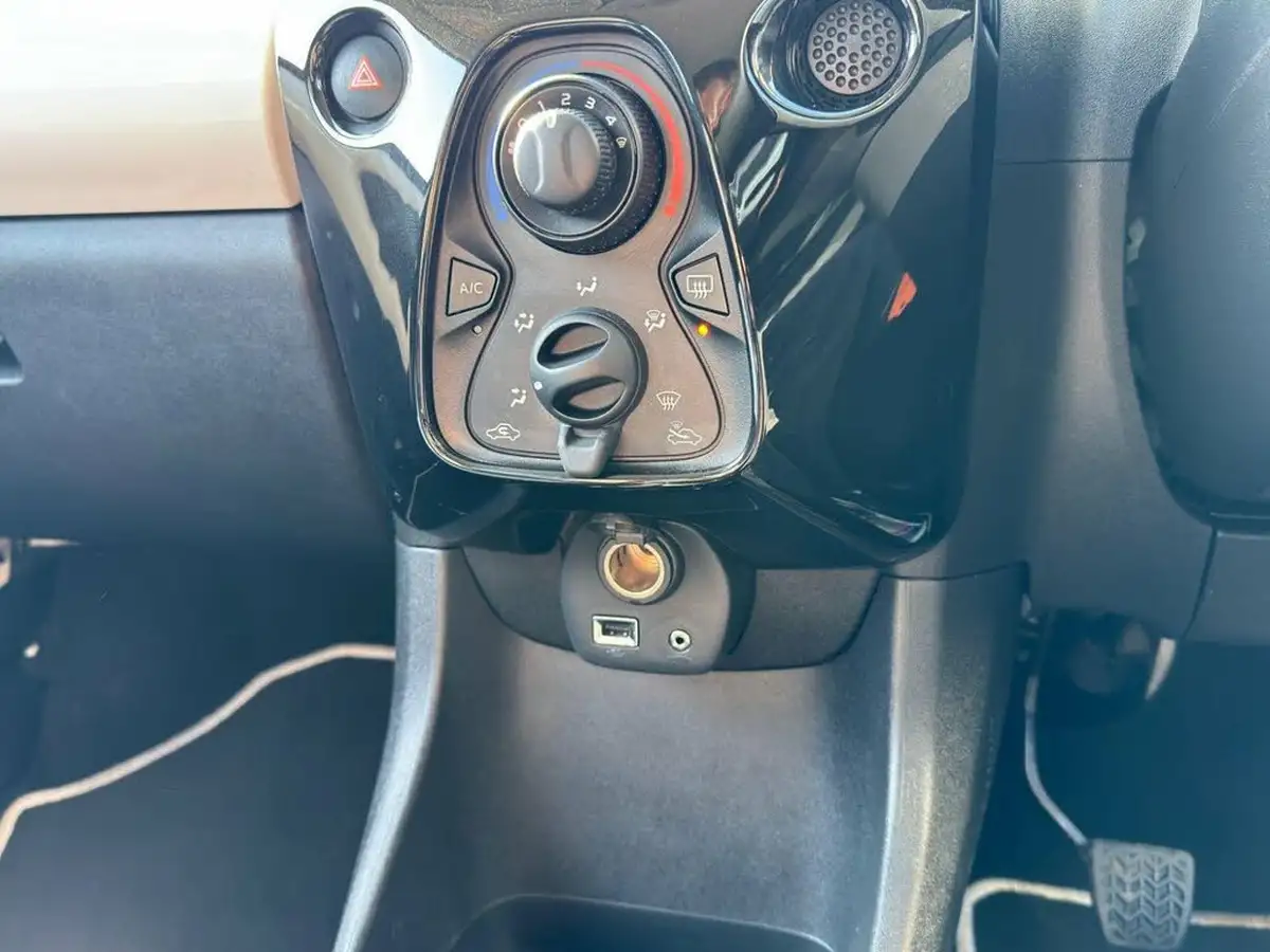 2015-toyota-aygo-10-vvt-i-x-pression-5d-big-20