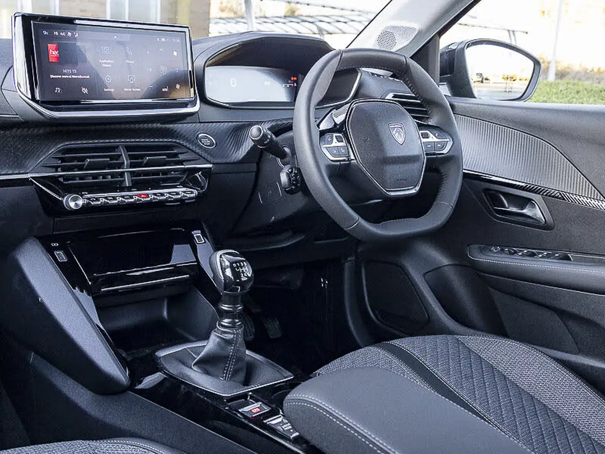 2025-peugeot-208-12-puretech-allure-big-8
