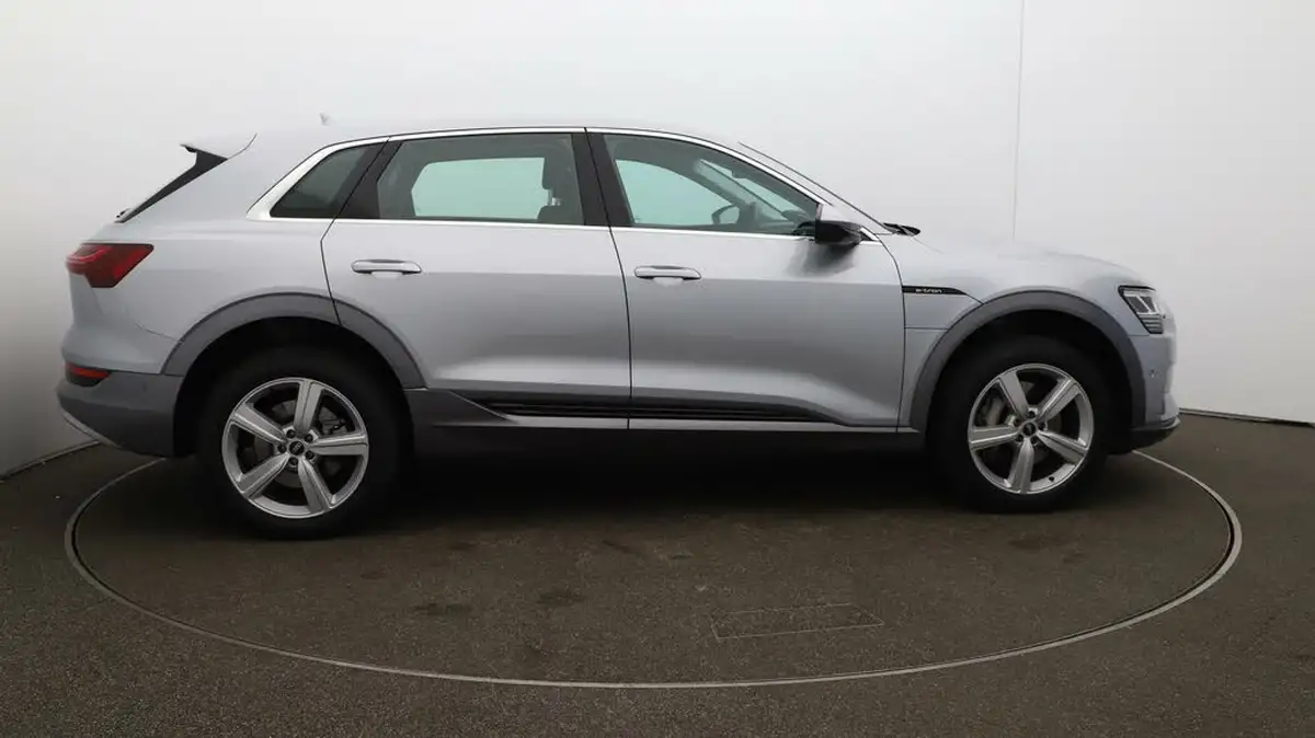 2022-audi-e-tron-55e-technik-station-wagon-big-41