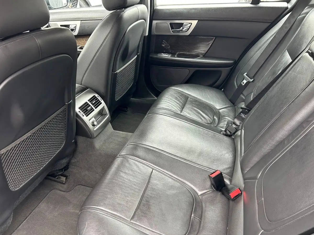 2015-jaguar-xf-22td-luxury-163ps-saloon-4d-big-14
