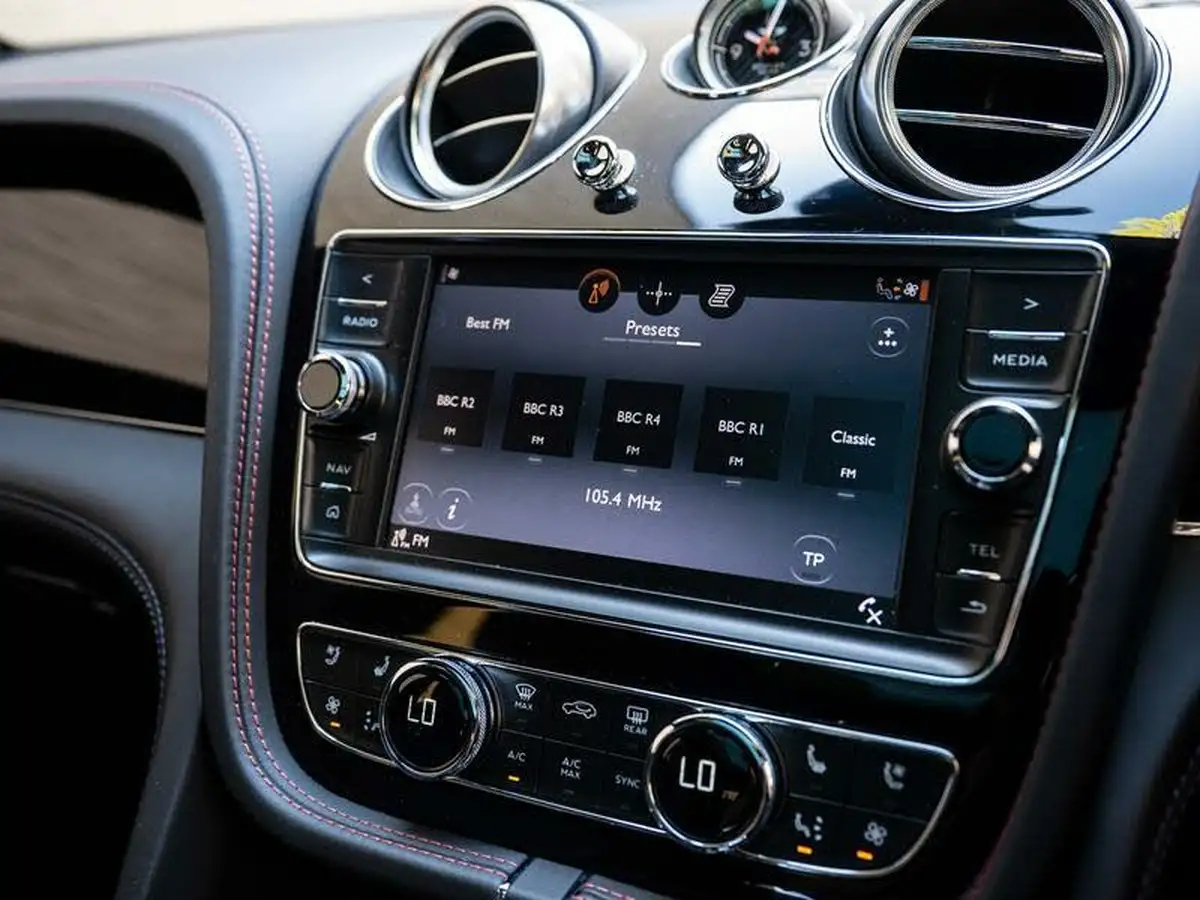 2019-bentley-bentayga-40-v8-big-41