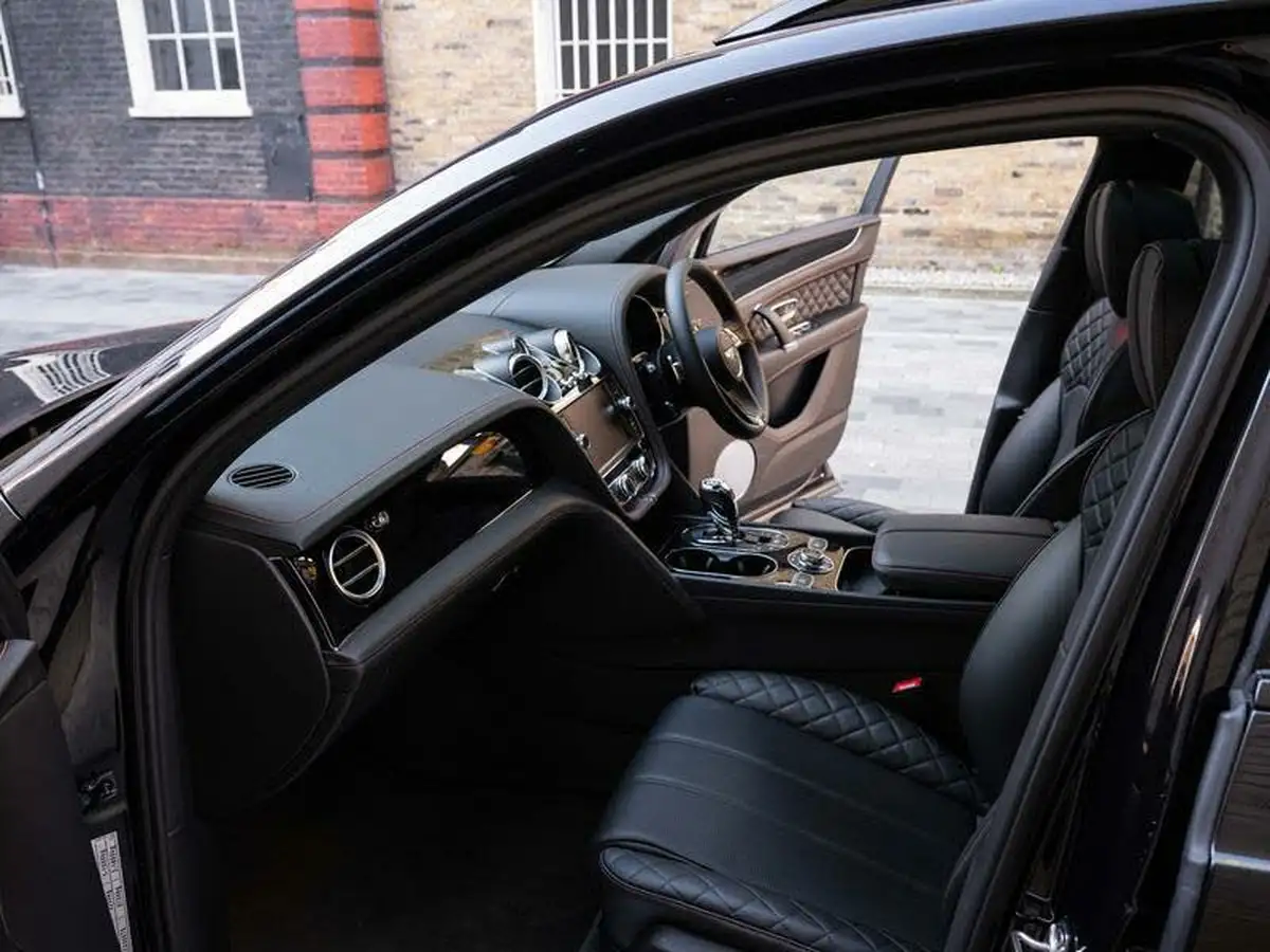 2019-bentley-bentayga-40-v8-big-17