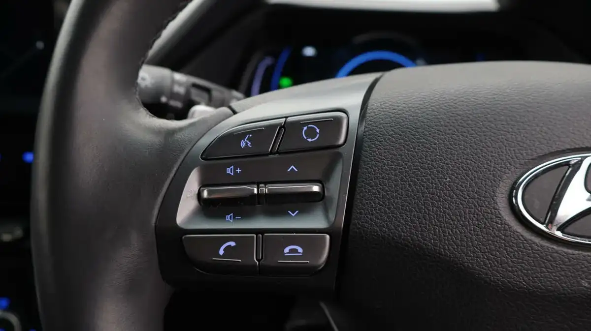 2022-hyundai-ioniq-e-premium-electric-big-24