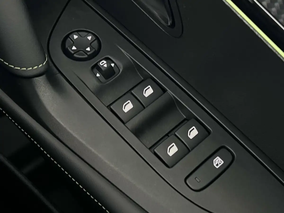 2023-peugeot-2008-suv-big-28