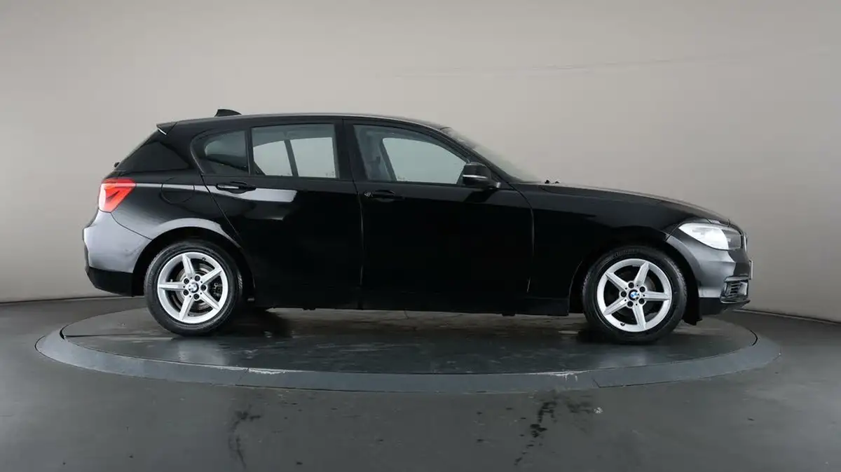 2018-bmw-1-series-15-118i-se-5d-big-50