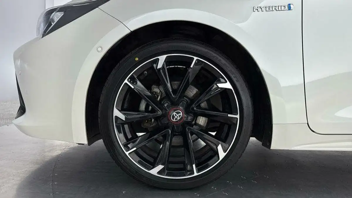 2021-toyota-corolla-18-vvt-i-gr-sport-trk-hatchback-big-11