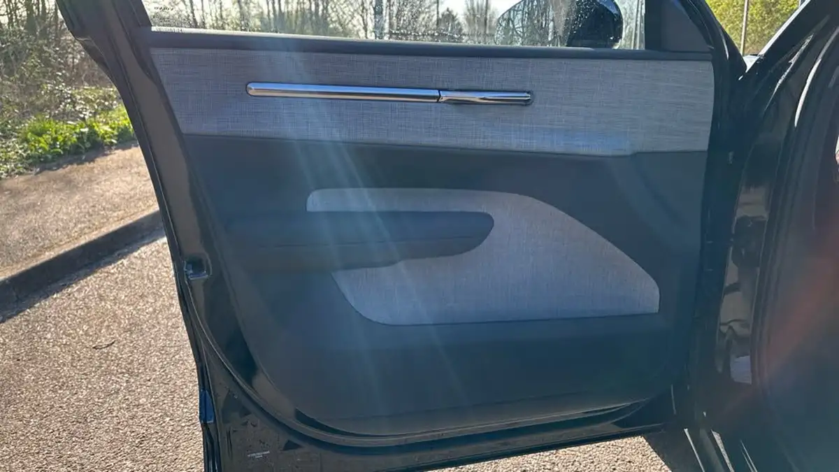 2025-volvo-ex30-e-single-motor-ultra-big-32