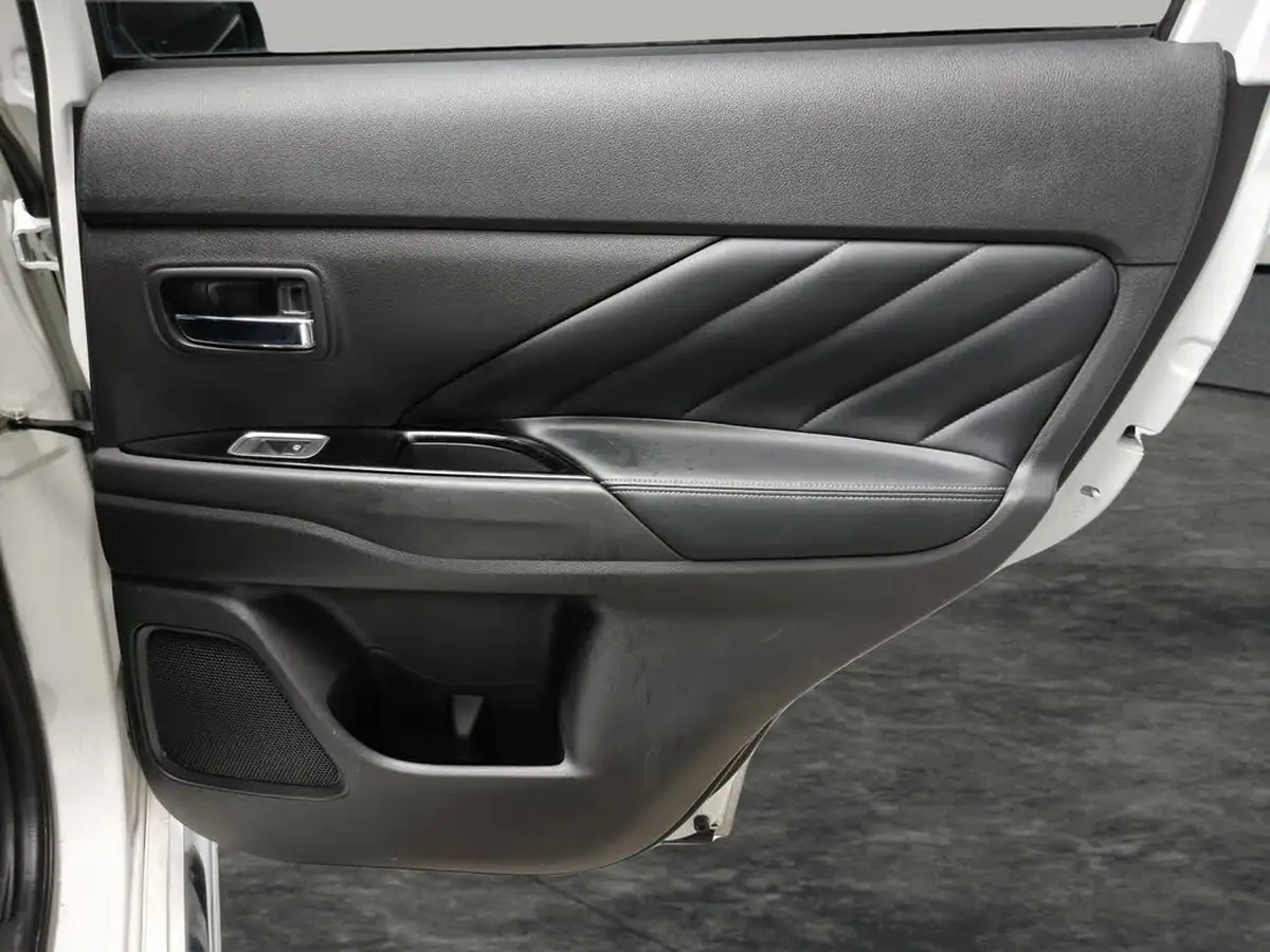 2021-mitsubishi-outlander-24-dynamic-phev-big-30