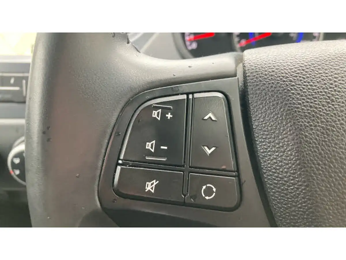 2019-hyundai-i10-10-play-big-22