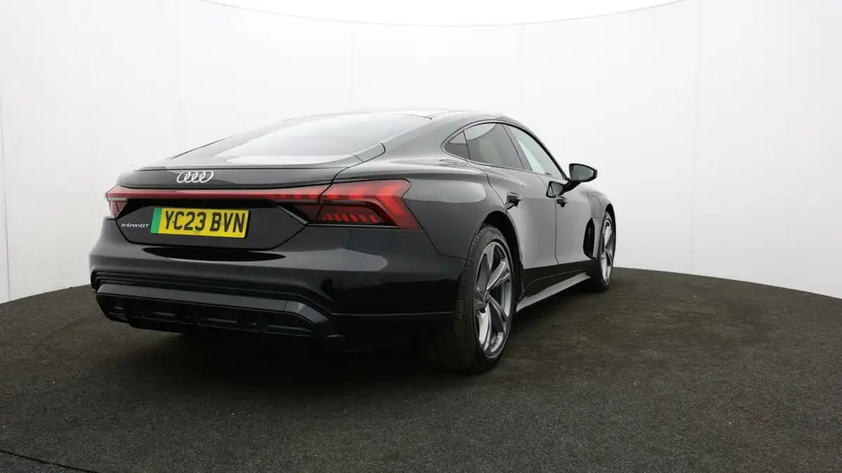 2023-audi-e-tron-gt-e-big-79