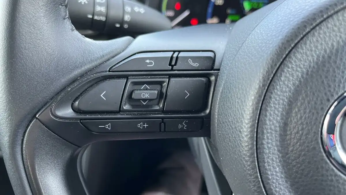 2023-toyota-yaris-cross-15-vvt-i-design-big-45