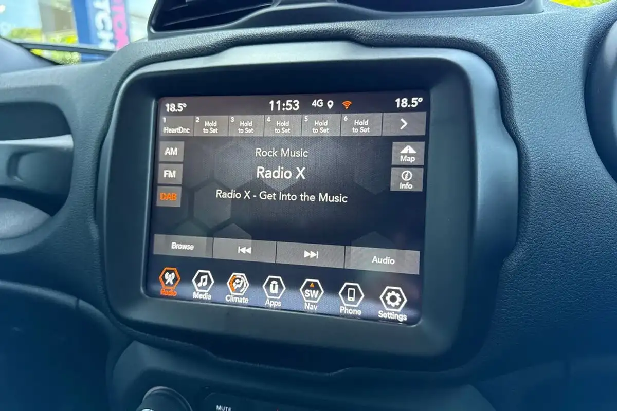 2021-jeep-renegade-10-gse-limited-big-44