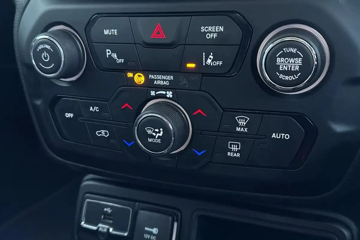 2021-jeep-renegade-10-gse-limited-big-20
