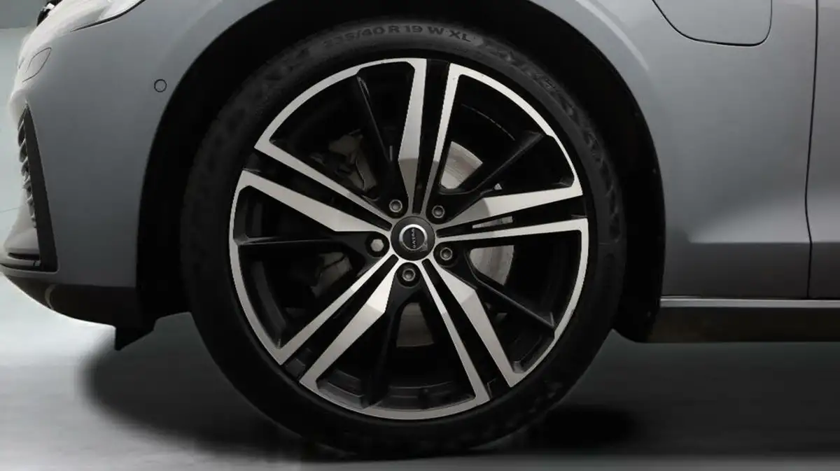 2021-volvo-s60-20-t8-r-design-plus-big-18