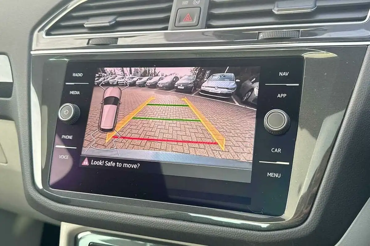 2021-volkswagen-tiguan-15-tsi-elegance-big-25