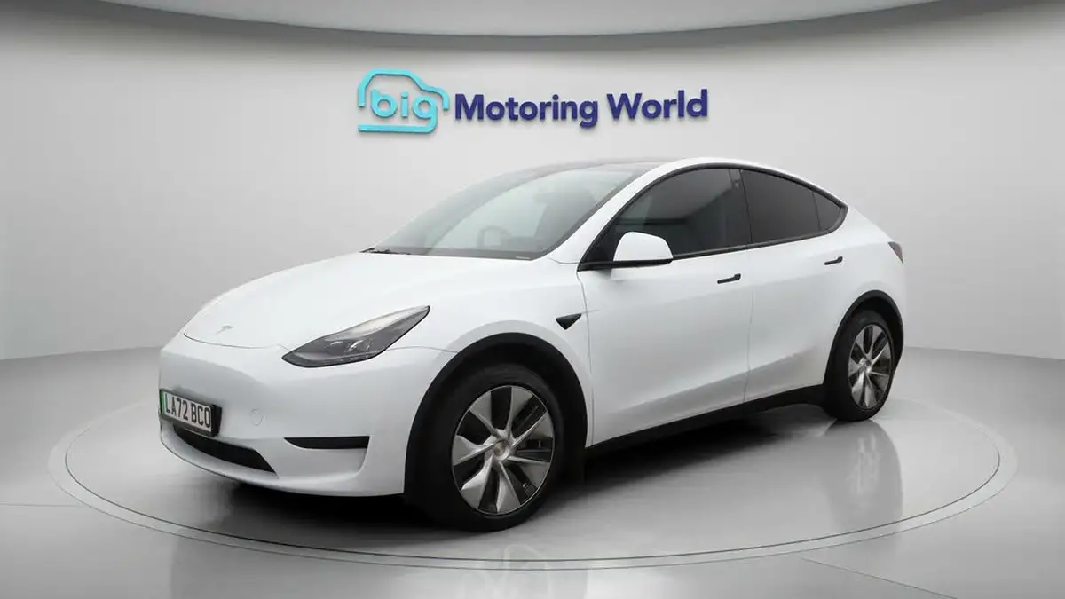 2022-tesla-model-y-e-rwd-big-3