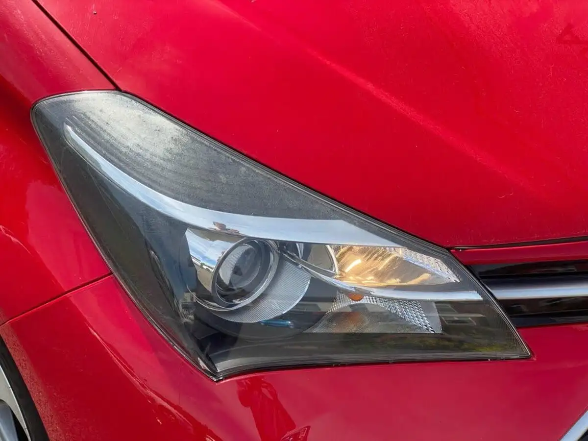 2017-toyota-yaris-15-vvt-i-icon-hybrid-big-29