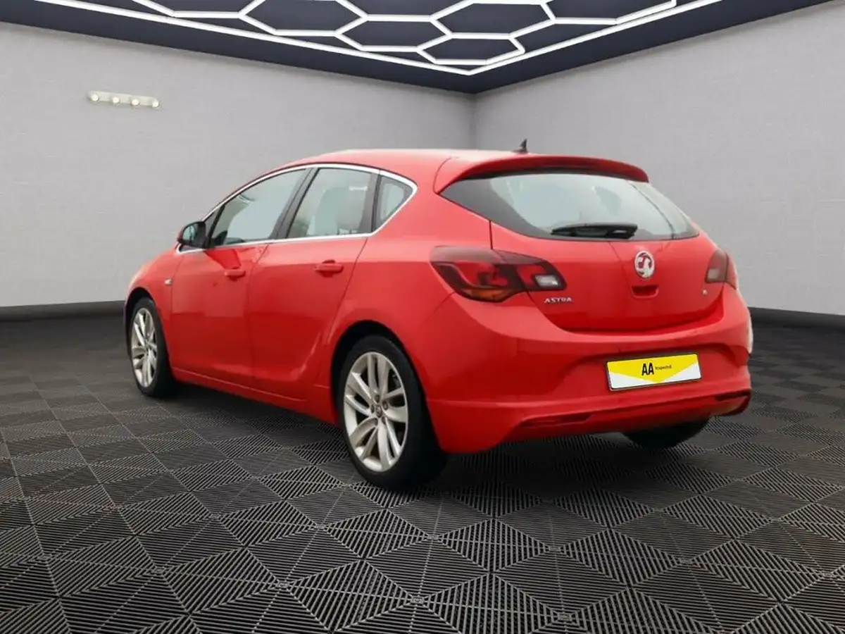 2015-vauxhall-astra-16-tech-line-gt-big-3