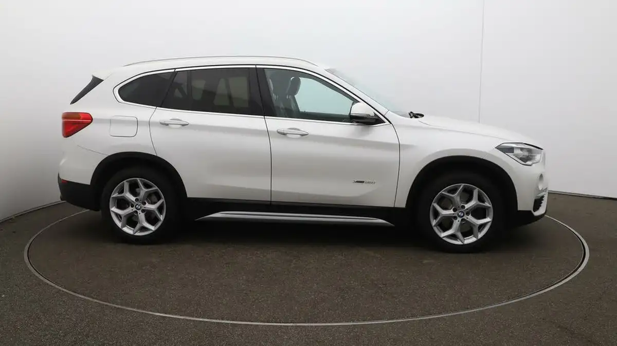 2018-bmw-x1-20-xdrive20i-xline-big-40