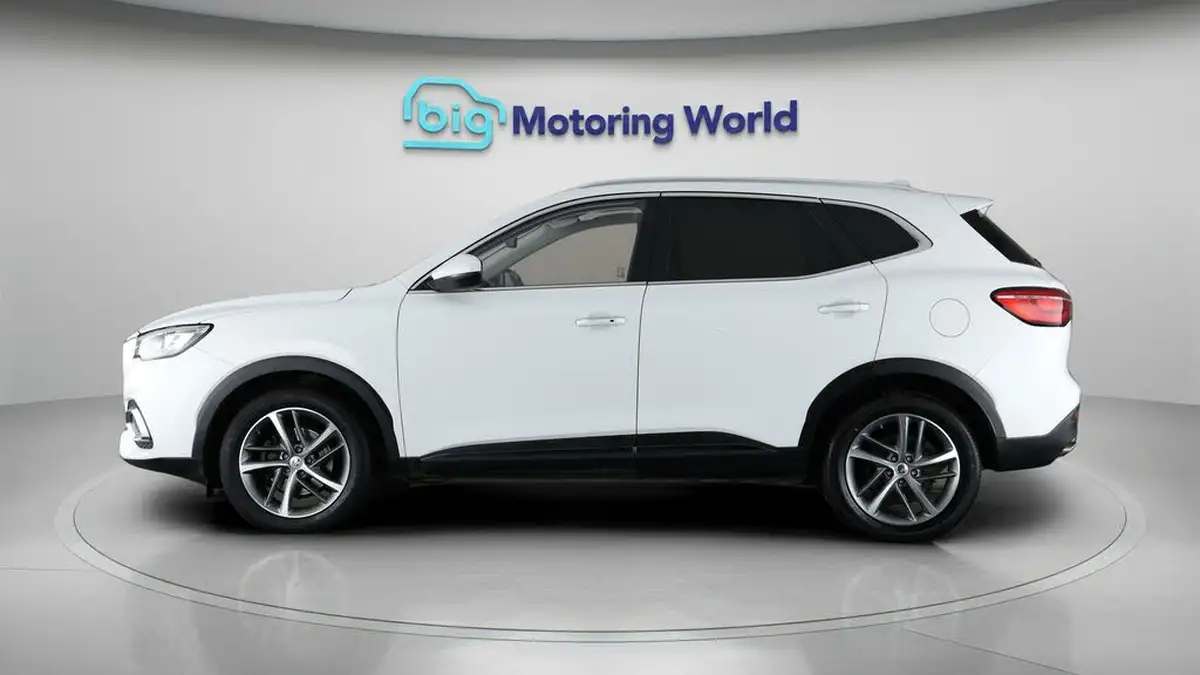 2023-mg-hs-15t-gdi-exclusive-162ps-dct-big-4
