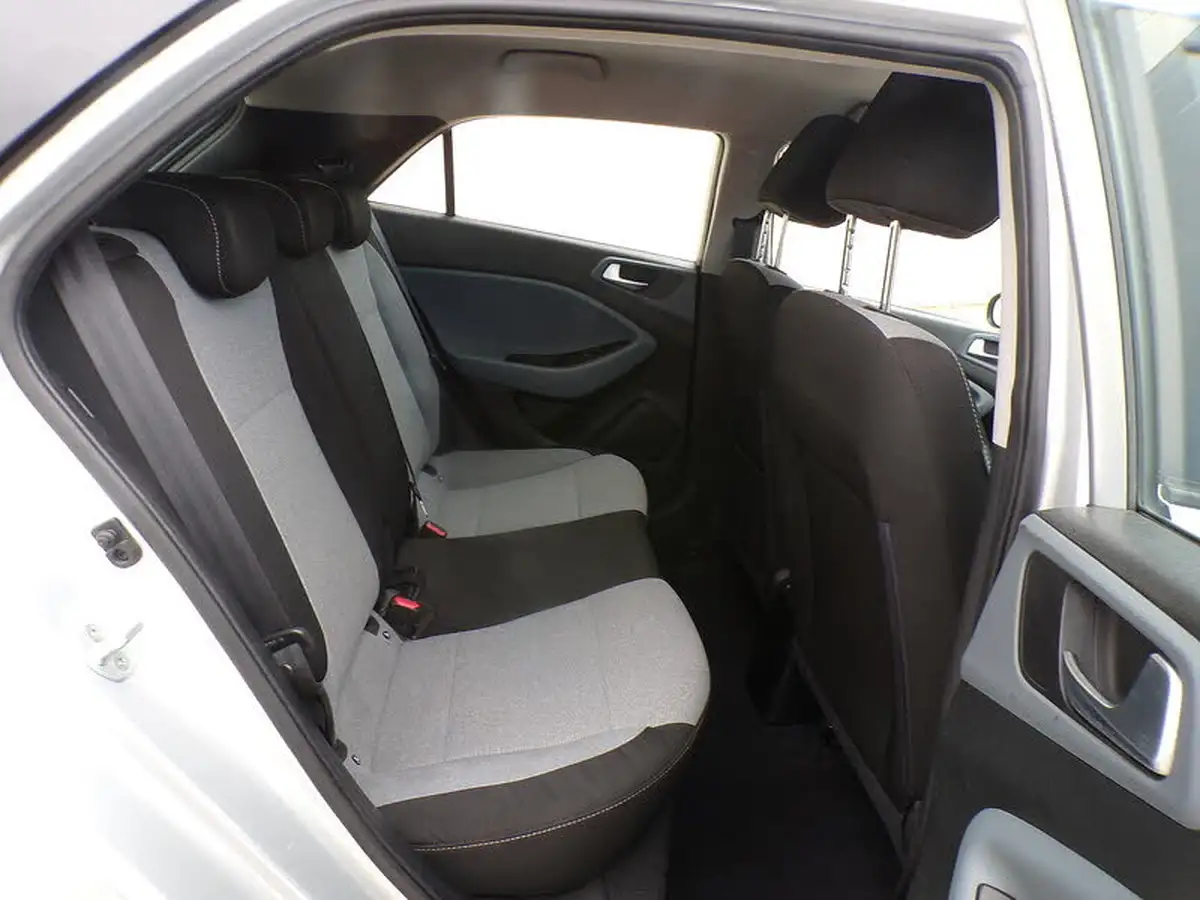 2015-hyundai-i20-12-se-hatchback-5d-big-17