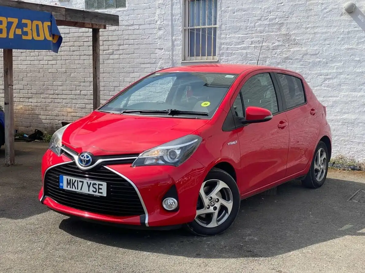 2017-toyota-yaris-15-vvt-i-icon-hybrid-big-5