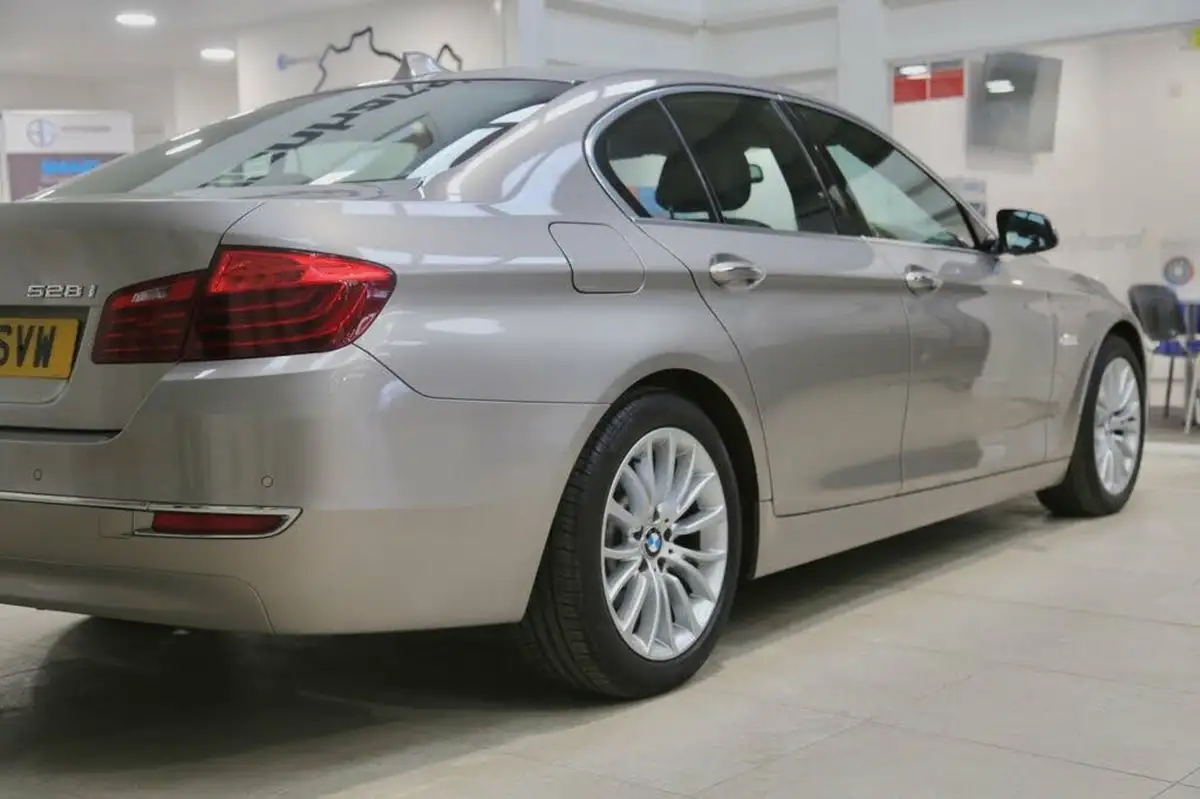 2014-bmw-5-series-20-528i-luxury-saloon-4d-auto-big-20