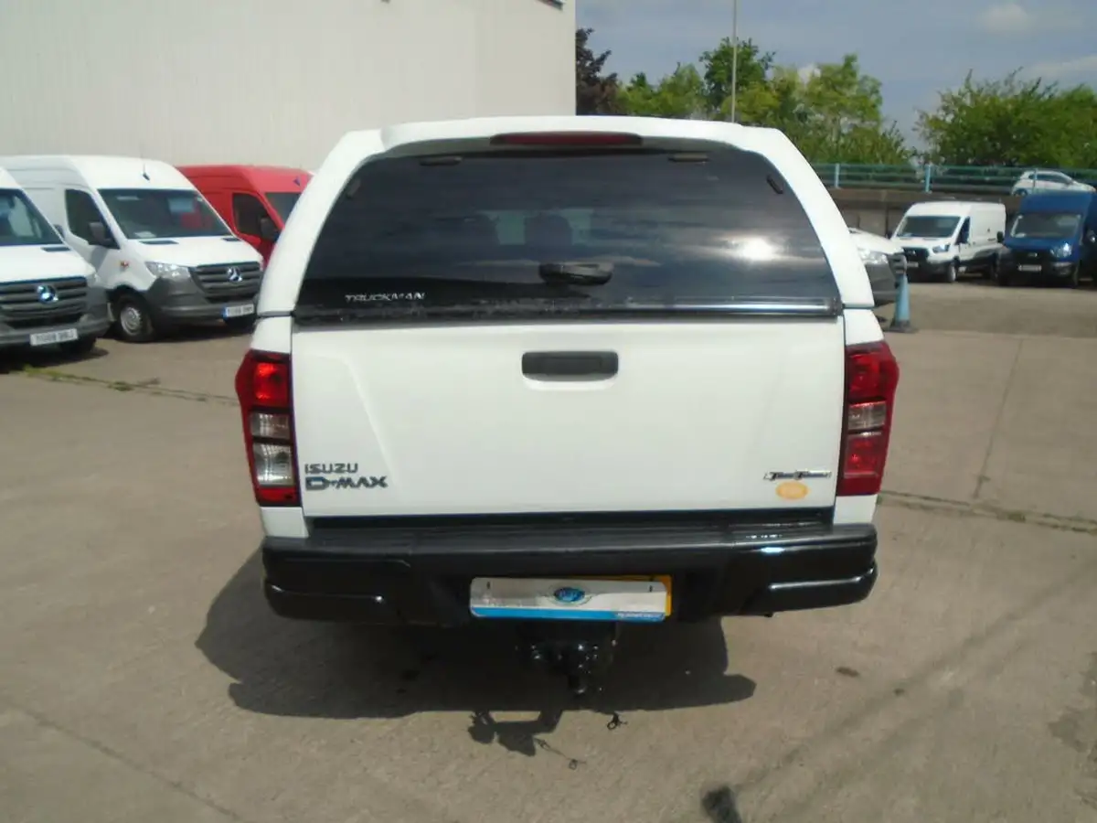 2016-isuzu-d-max-25td-4x4-double-pickup-big-5