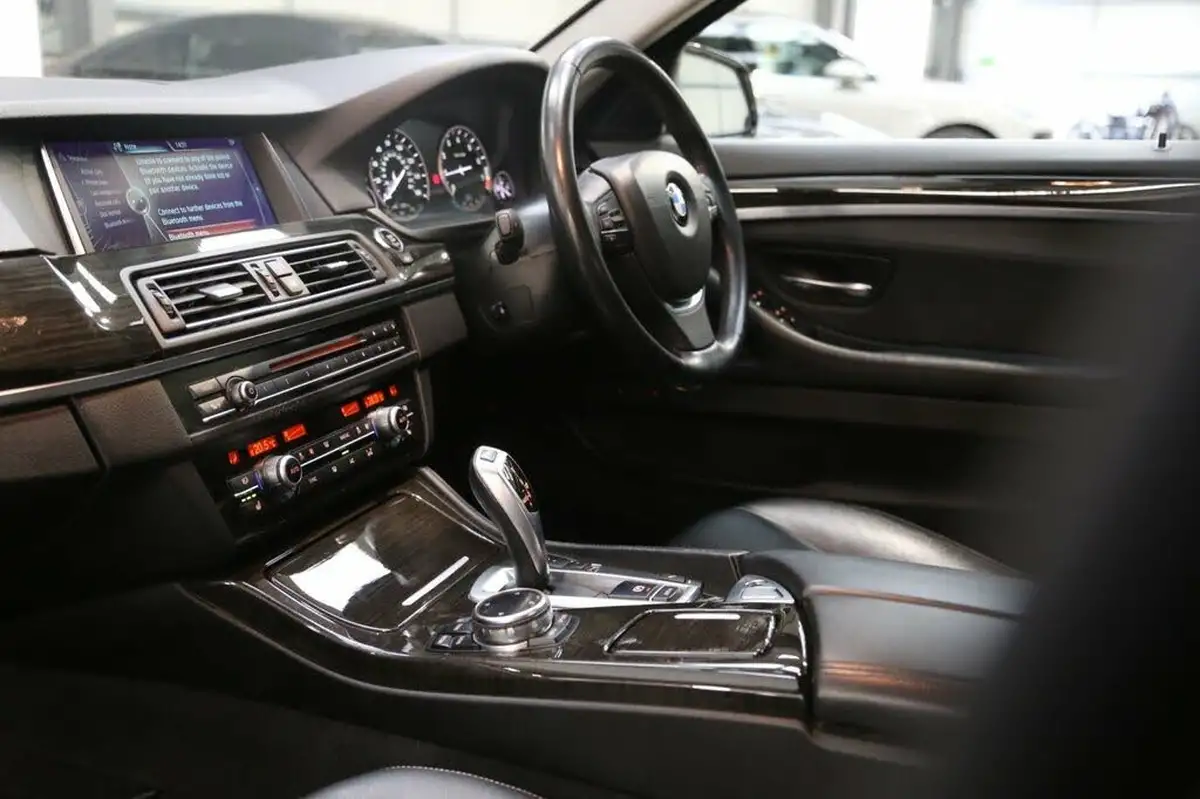 2014-bmw-5-series-20-528i-luxury-saloon-4d-auto-big-40